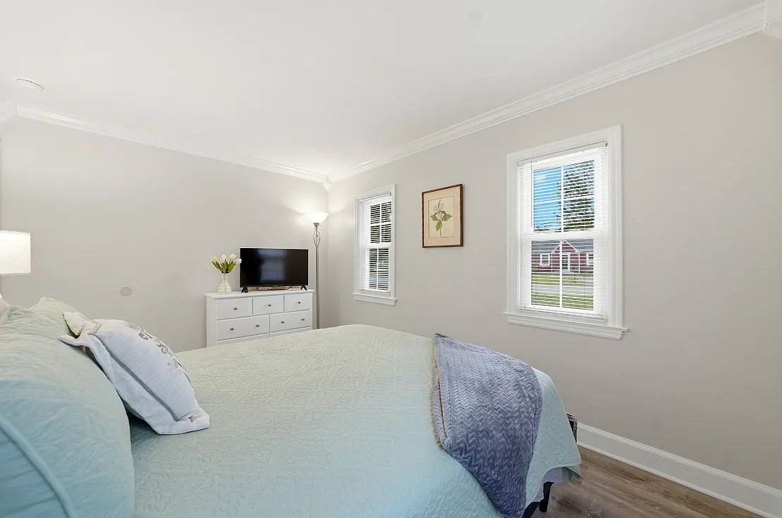 14 Martha Dr — Photo 4
