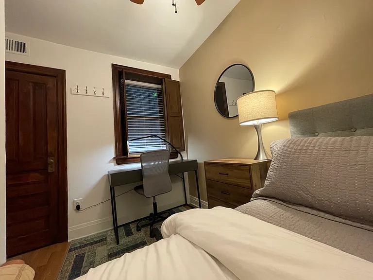 1506 W Polk St — Photo 13