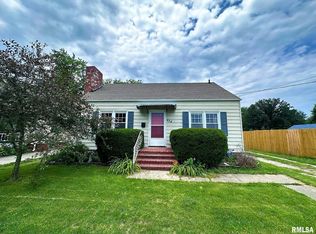 824 N Farnham St, Galesburg, IL 61401