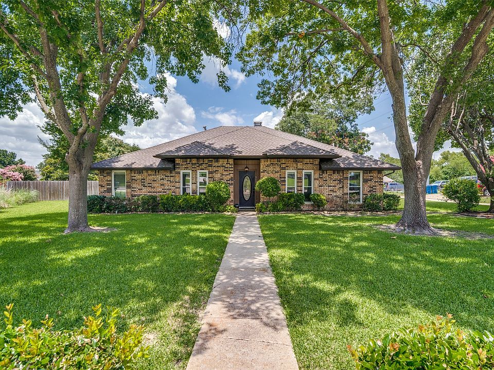 1st image of 913 Lake Meadows Dr