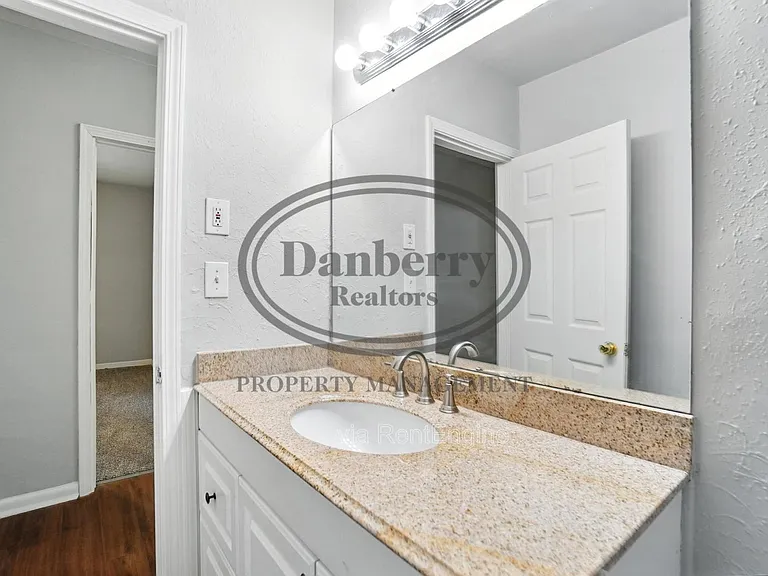 822 Searles Rd — Photo 26