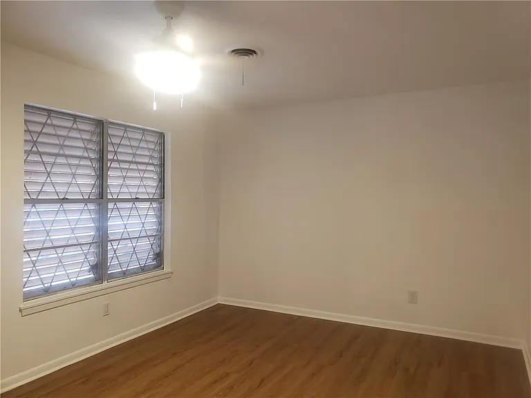 614 Bel Air Dr — Photo 2