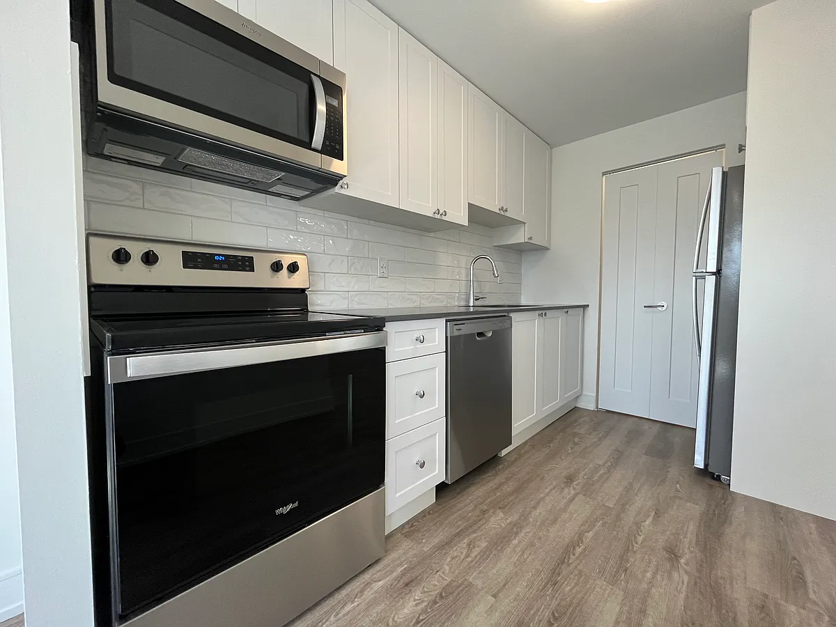 Building Photo - 121 Dudhope Ave #127