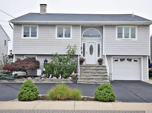 25 E 1st Street, Freeport, NY 11520