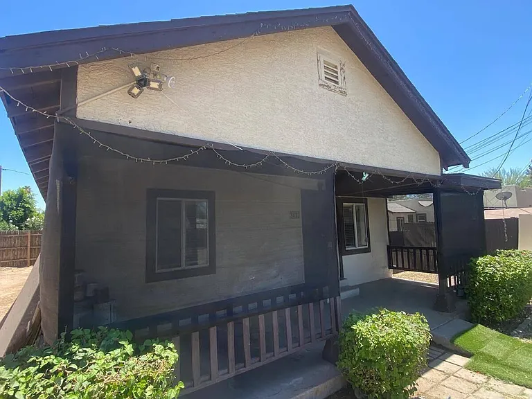 3432 E Cambridge Ave — Photo 2