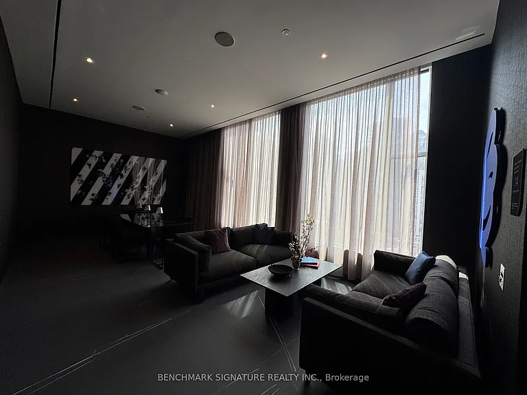 11 Yorkville Ave #2102 — Photo 14