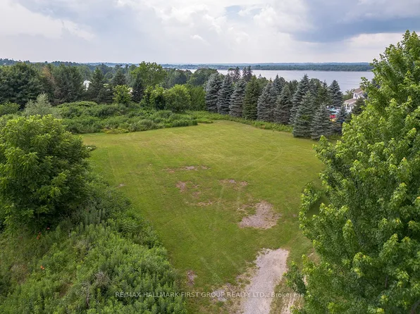 17300 Island Rd, Scugog, ON L9L 1B4