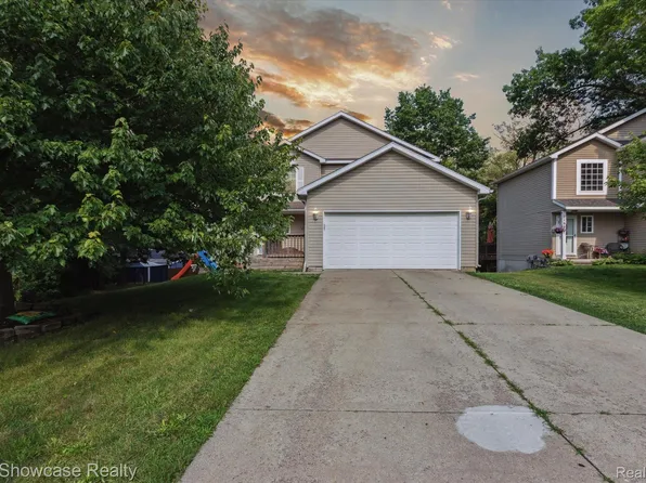 1182 Sherwood Forest Ct, Waterford, MI 48327