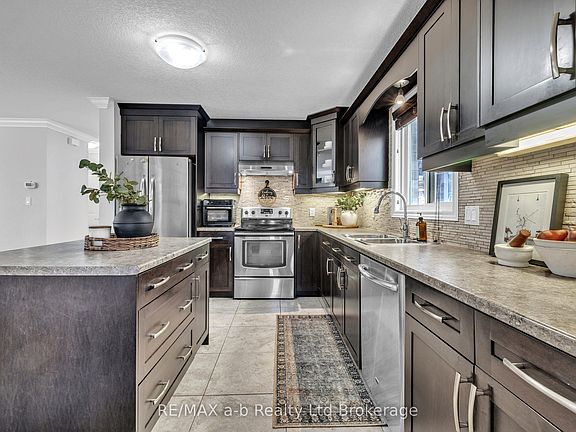 3rd image of 712 Blackacres Blvd
