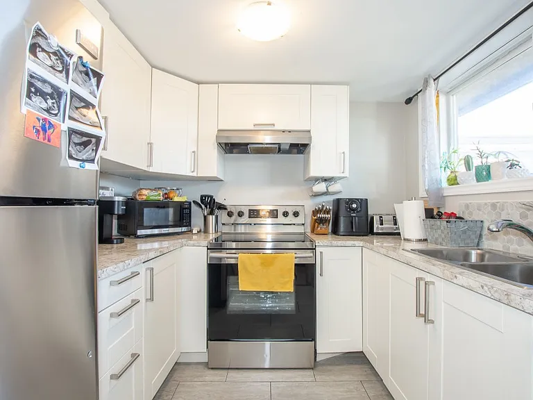 94 Meredith Dr — Photo 2