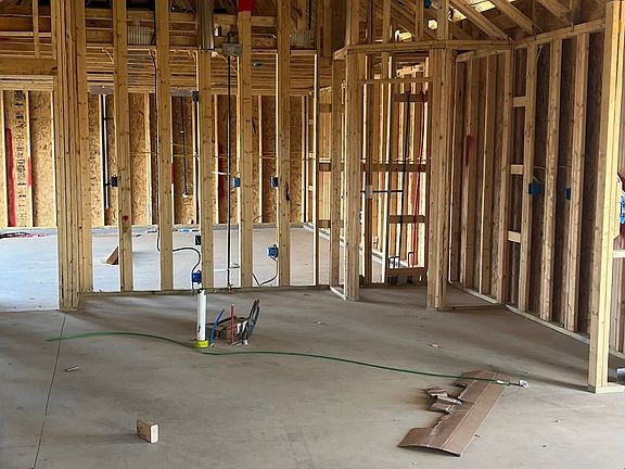 4th image of 722 Larry Cir Lot 68