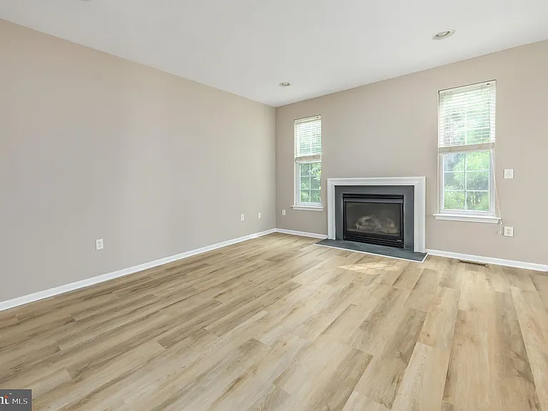 1085 Buckingham Dr — Photo 8