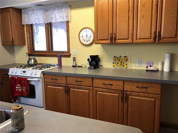 3rd image of 476 Woodmere Dr
