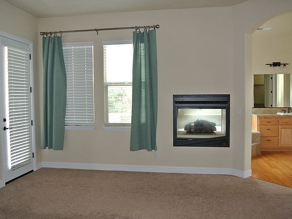 4th image of 920 Fawn Creek Trl