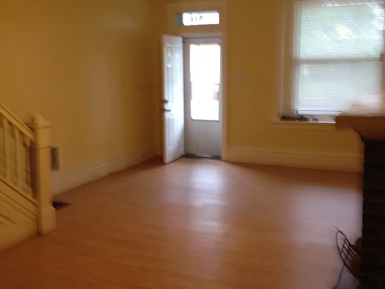 621 Emerald Living Room_01182016
