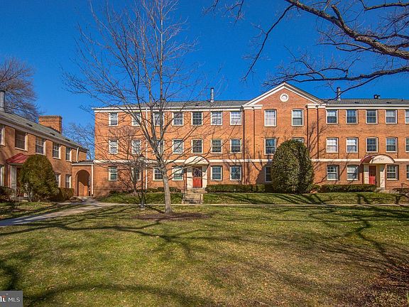 3rd image of 2509 Arlington Blvd APT 301