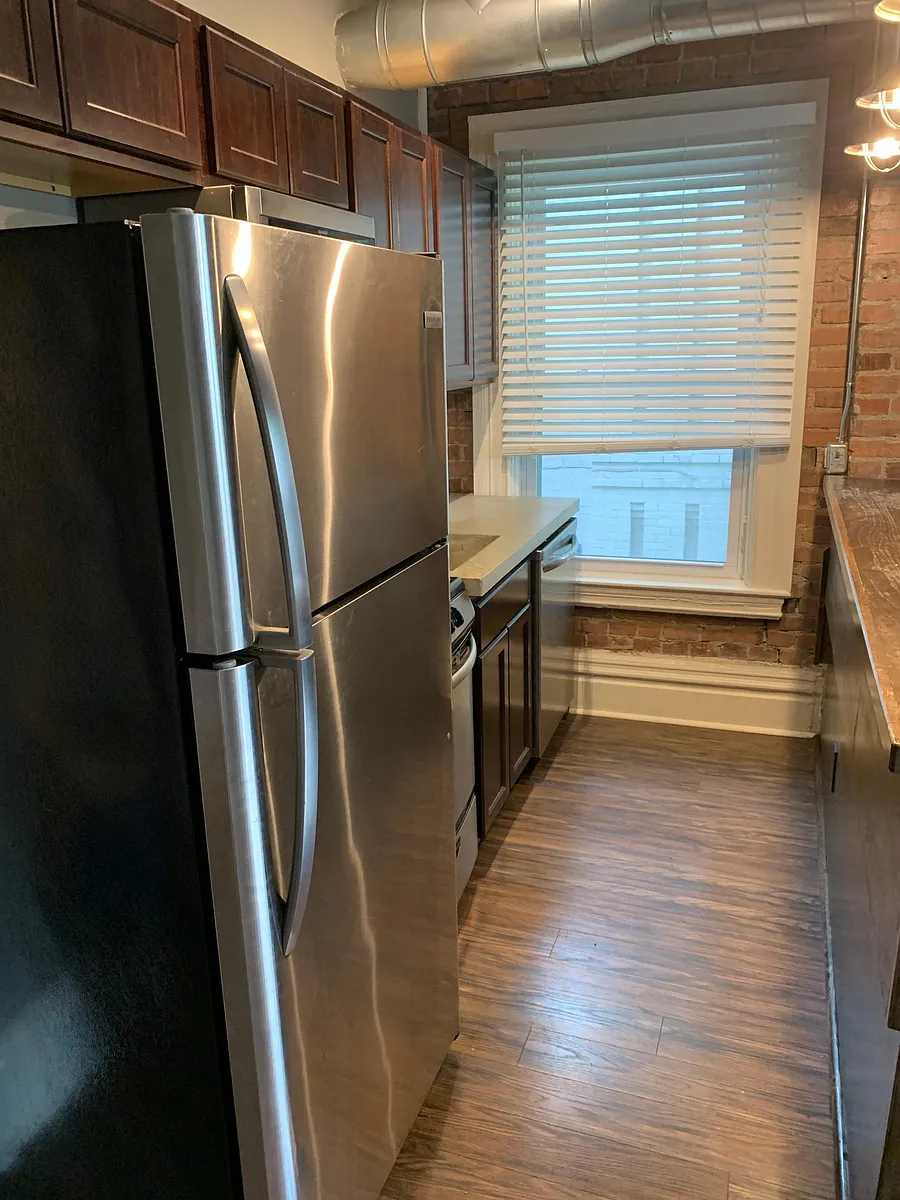 Building Photo - 302 S Negley Ave #3