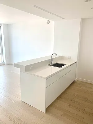 Rented by Luxury Apartments LIC | media 22