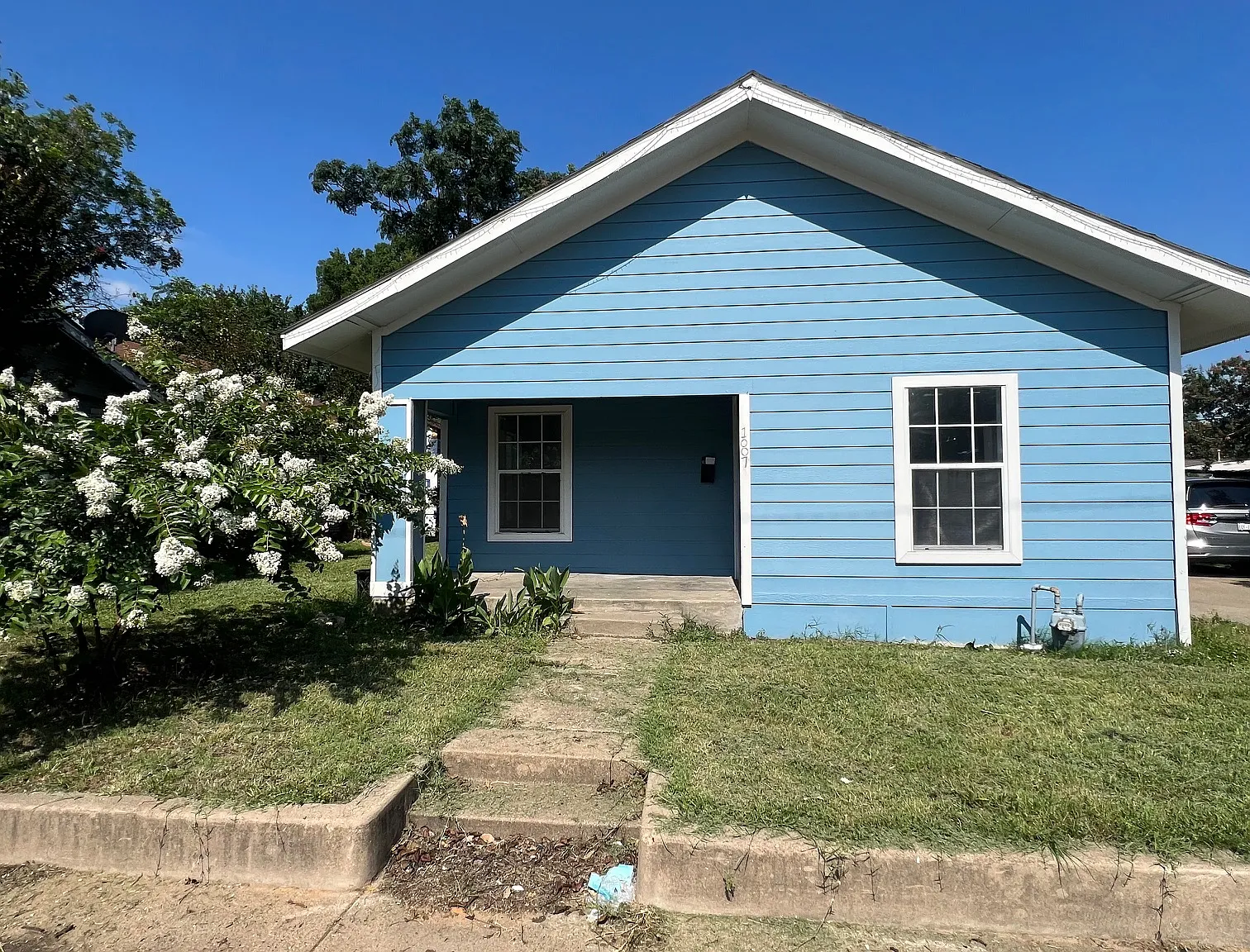 3 bed, 1272 sqft, $1,750 — Photo 1