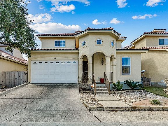 2nd image of 2752 Del Pilar Dr