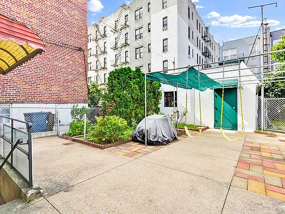 2nd image of 2536 45th St