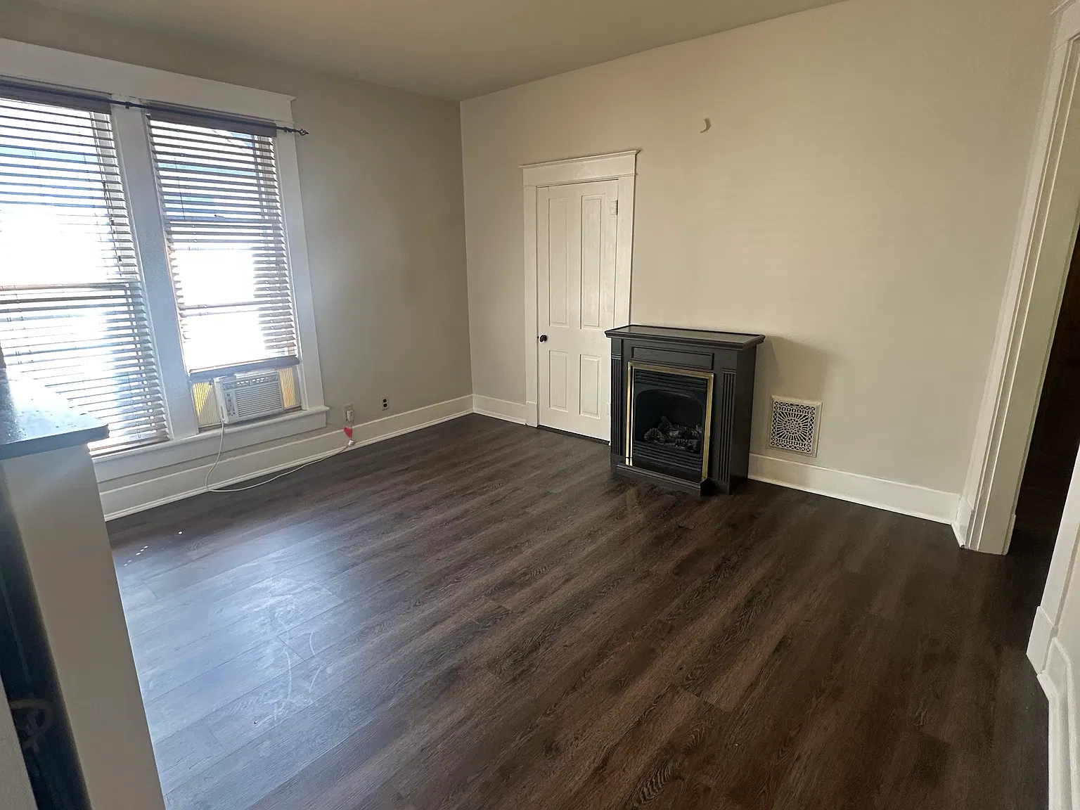 585 Woodruff Place Middle Dr — Photo 3