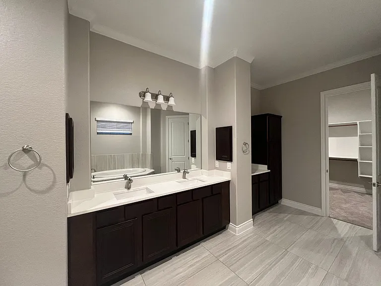 4811 Viewcrest Rd — Photo 16