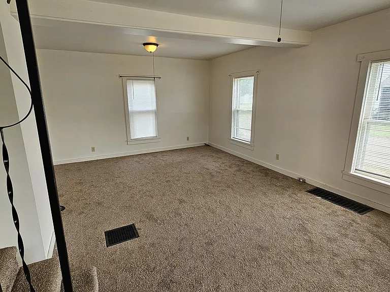 321 Jerome St — Photo 9