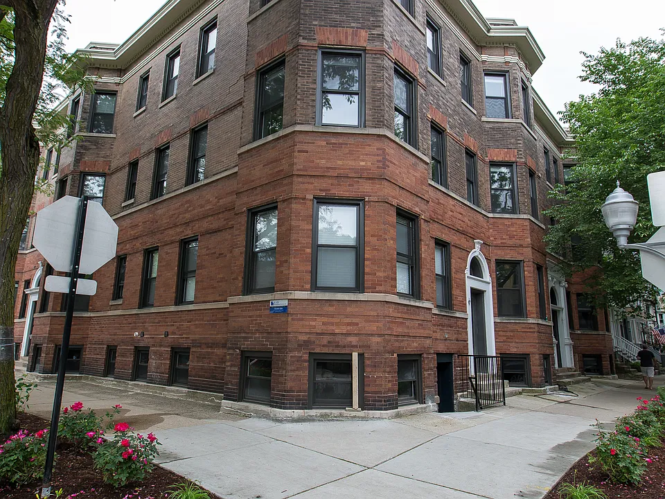 2850 N Seminary Ave #3