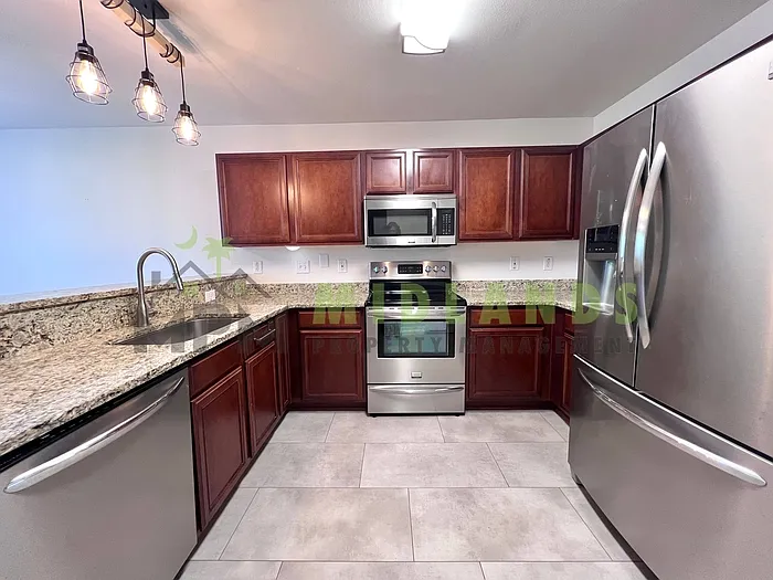 4 bed, 2.5 bath, 2400 sqft, $2,400 — Photo 3