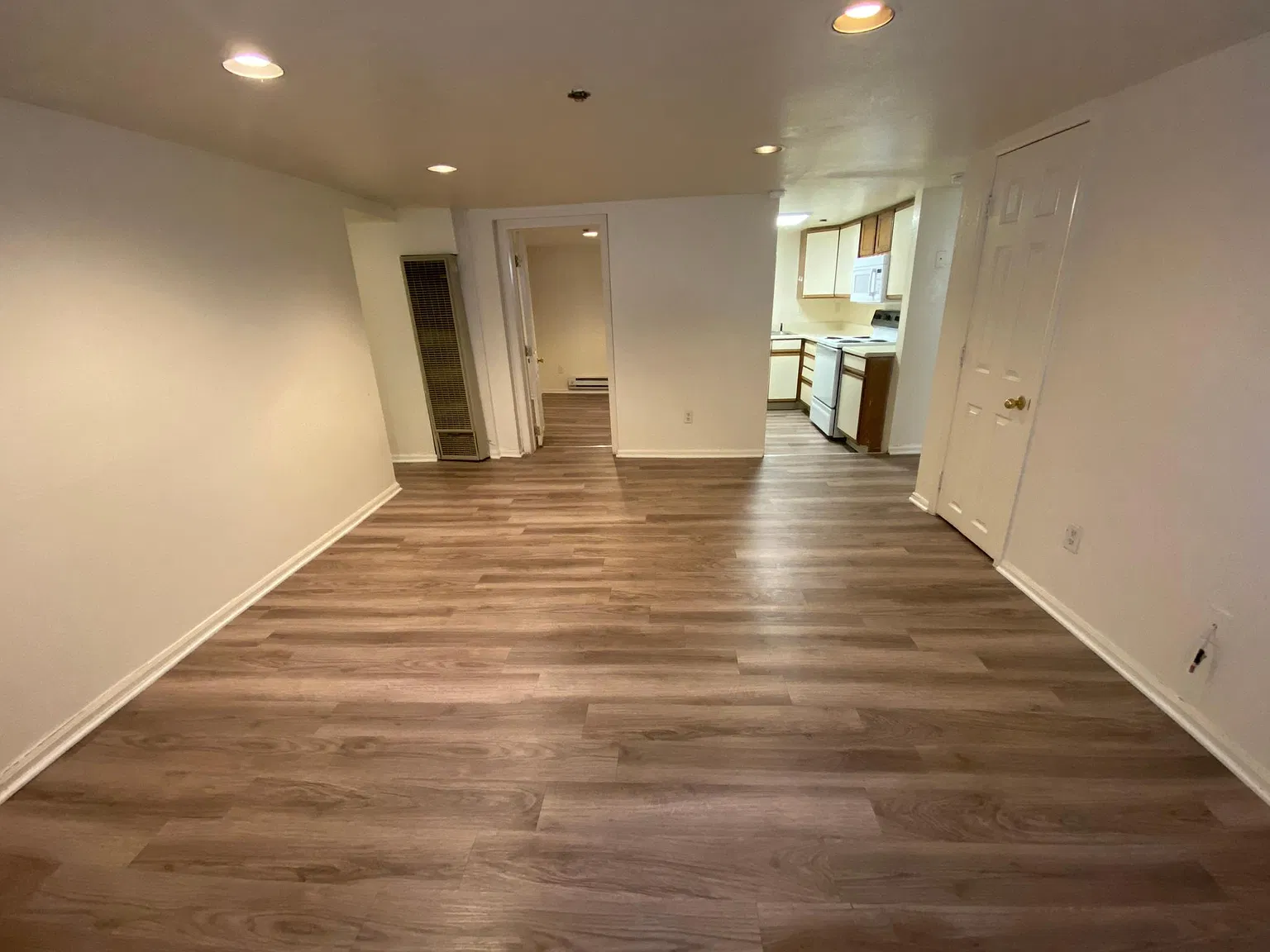 1038 University Ave — Photo 2