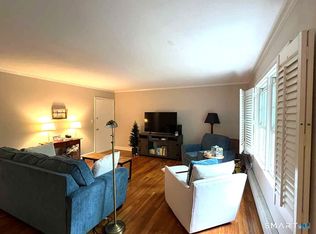 192 Park St APT 4, New Canaan, CT 06840