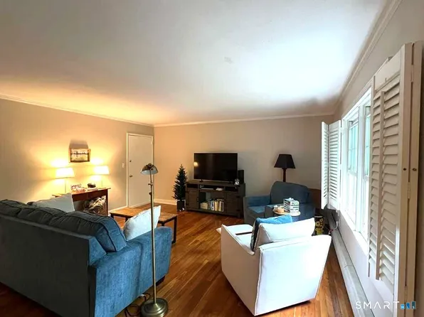 192 Park St APT 4, New Canaan, CT 06840