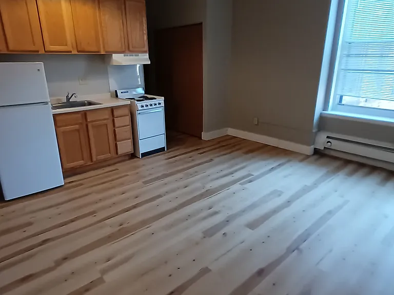 7th Place Apartments — Photo 16