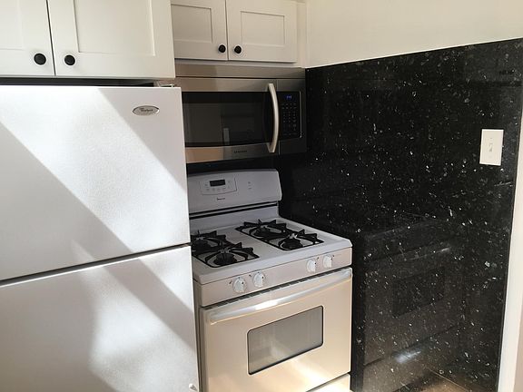 4th image of 1670 Chestnut St APT 3