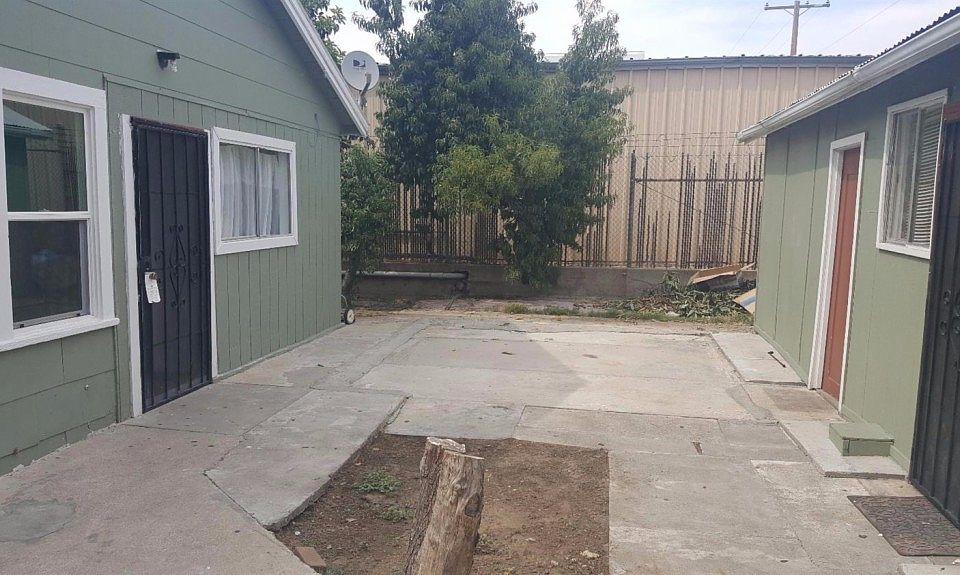 1st image of 428 1/2 N School St