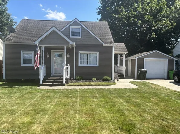 688 E Cassell Ave, Barberton, OH 44203