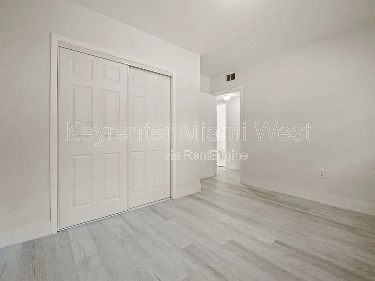 219 NW 10th Ave #4 — Photo 16