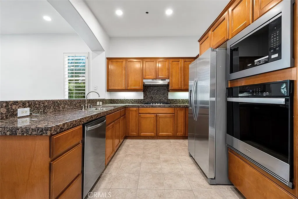 3 bed, 2071 sqft, $3,900 — Photo 4