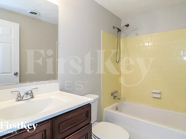 4788 N Cir — Photo 14