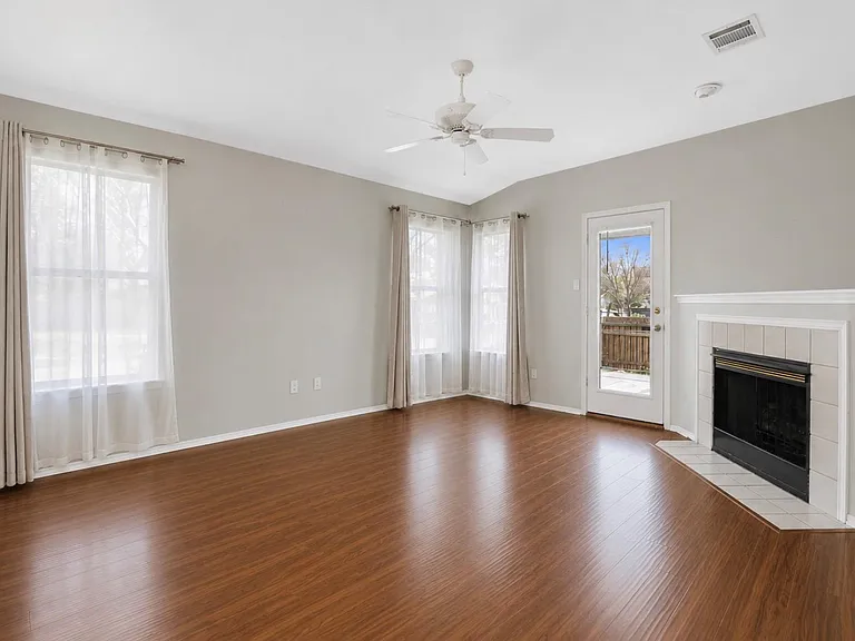 1001 Apple Cross Dr — Photo 9