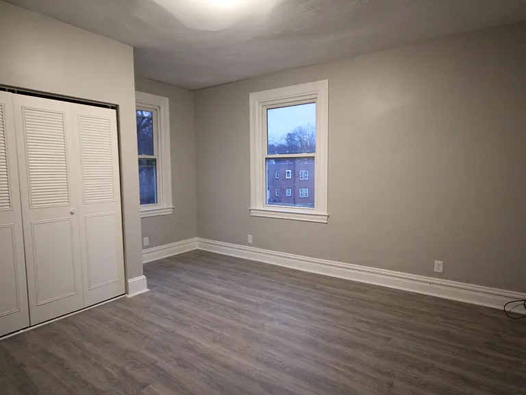 2841 Centre Ave #10 — Photo 4