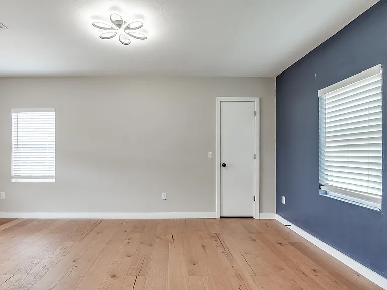 1209 NW 11th St — Photo 12