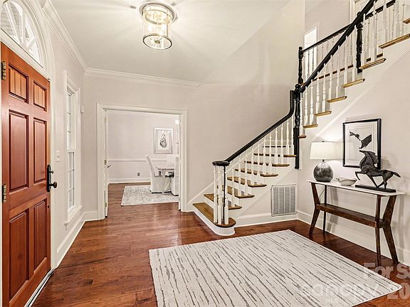 5th image of 3301 Foxridge Rd