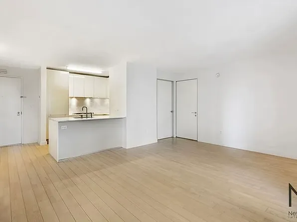 322 West 57th Street image 3 of 8
