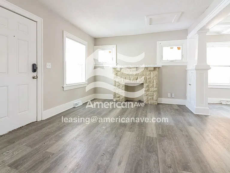 1709751_003_living_room_14323761.jpg
