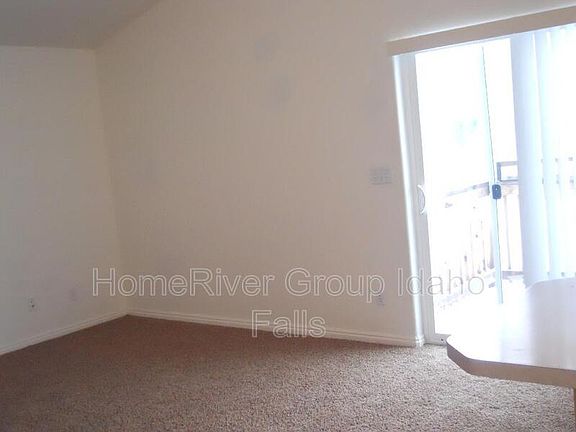 3rd image of 3643 Deloy Dr APT B