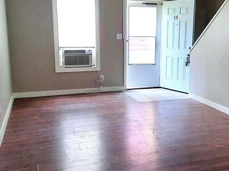 109 Mimosa St #1-18 — Photo 2