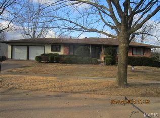 822 Phaeton Dr, Ballwin, MO 63021