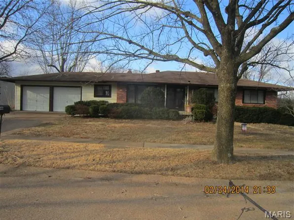 822 Phaeton Dr, Ballwin, MO 63021